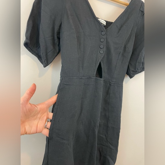 Abercrombie & Fitch XXS black mini dress with keyhole detail and smocked back - Picture 3 of 8